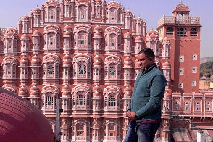 Explore Jaipur City Palace & Hawa Mahal Guided Tour