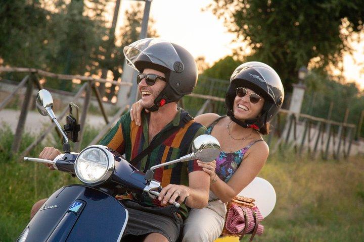 Vespa Tour in Spello and Assisi with Pic Nic or Lunch