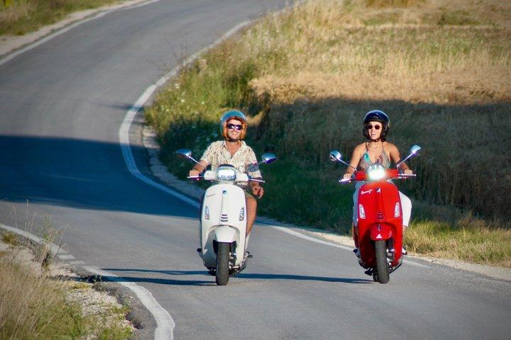 Vespa Tour in Spello and Assisi with Pic Nic or Lunch