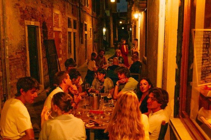Luxury Natural Wine Tasting with Cicchetti Tapas in Venice