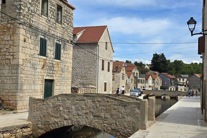 Stari Grad Private Tuk Tuk Tour with Wine Tasting
