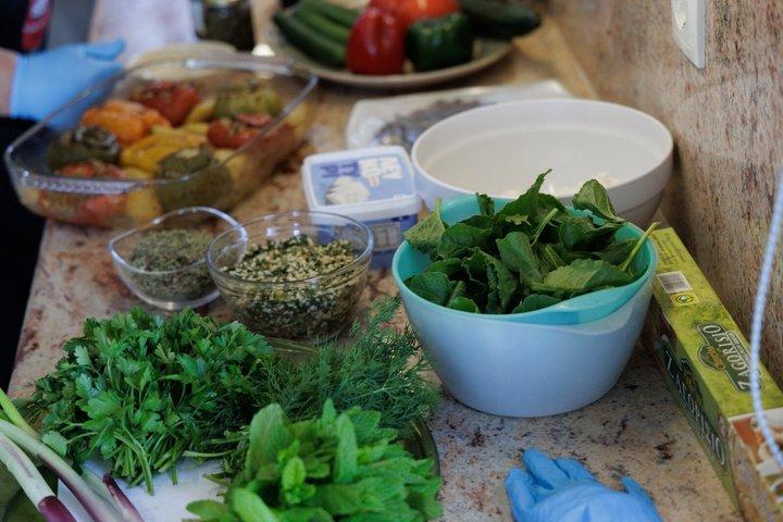 Santorini: Caldera villa Cooking Experience with Local Wine