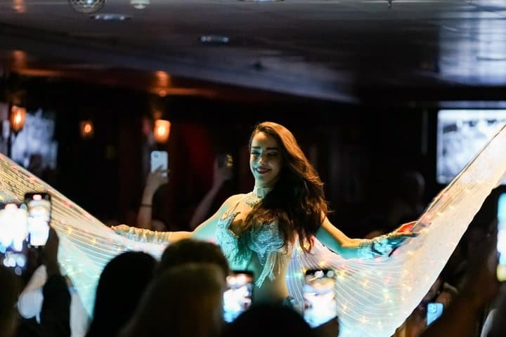Istanbul Bosphorus Dinner Cruise Turkish Show and Private Table