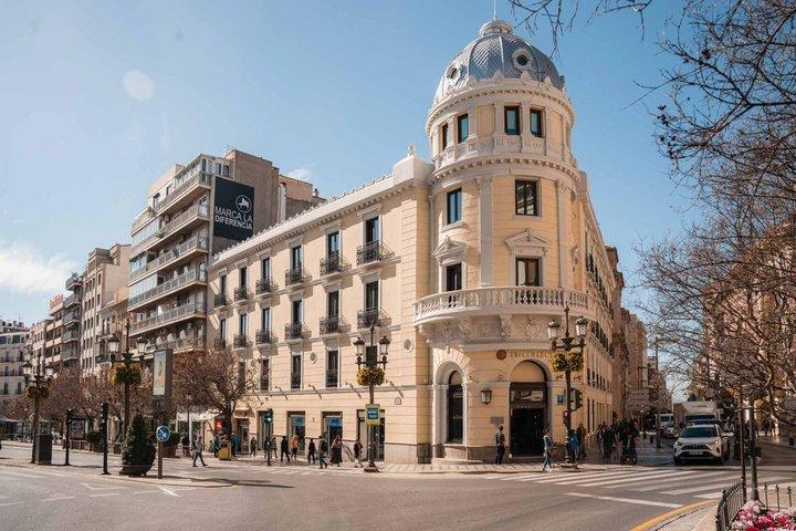 Gourmet Tapas and Wine Tour in Granada