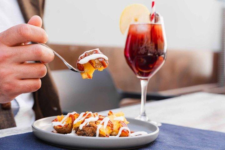 Gourmet Tapas and Wine Tour in Granada