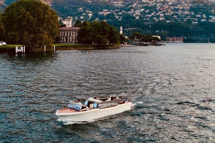 Private Venetian Wooden Boat Tour on Lake Como