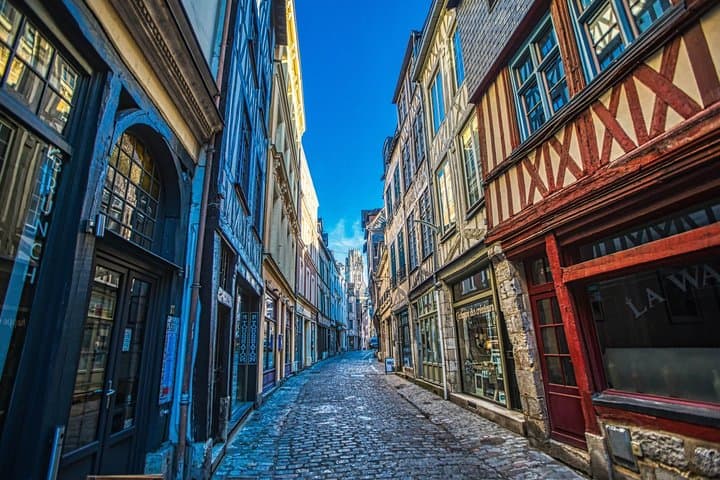 Paris to Étretat & Rouen Round-Trip: Scenic Normandy Day Tour