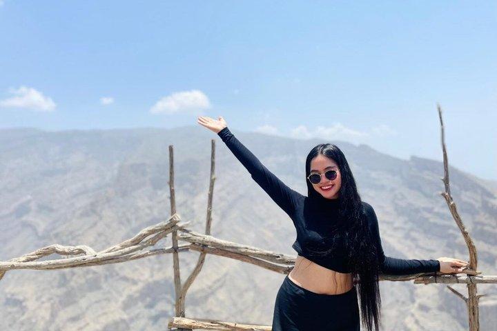 Private Full Day Guided Balcony Walk Hiking to Jebel Shams