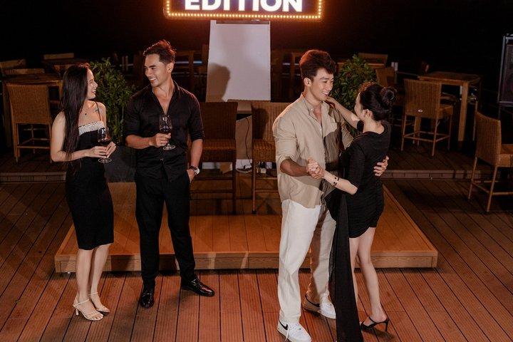 Nha Trang Bay Luxury Sunset Cruise with Cocktails and Dinner