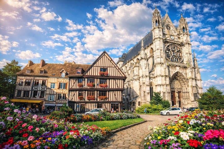 Claude Monet guided daytrip to Giverny, Vernon, Rouen from Paris