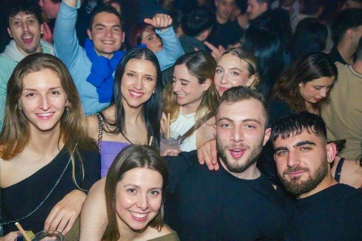 Pub Crawl Experience in Paris: Bars with Club Entry