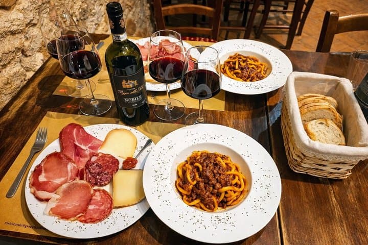 From Rome: Tuscany wines experience with lunch in Montepulciano