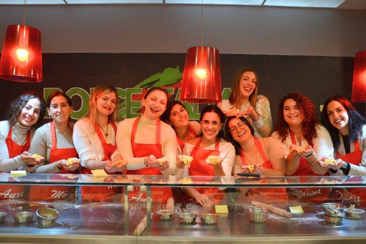 Authentic Lasagna and Fettuccine Pasta Making Class in Rome