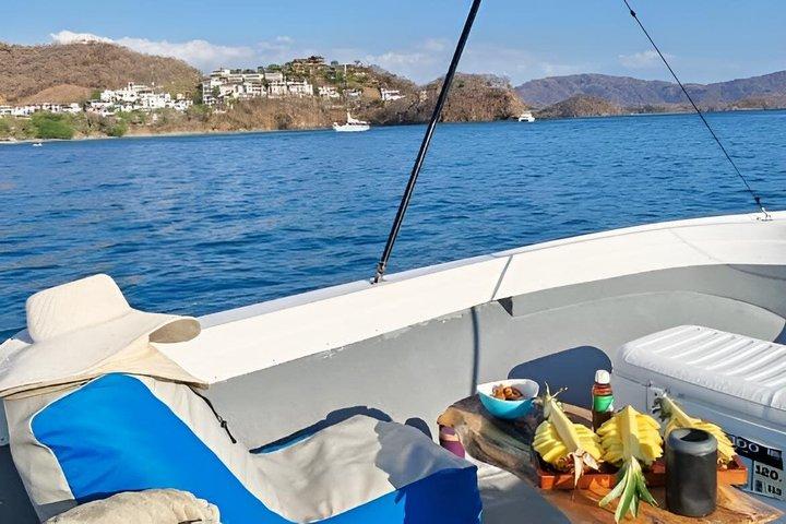Fishing and snorkeling in Playa Flamingo drink and snacks