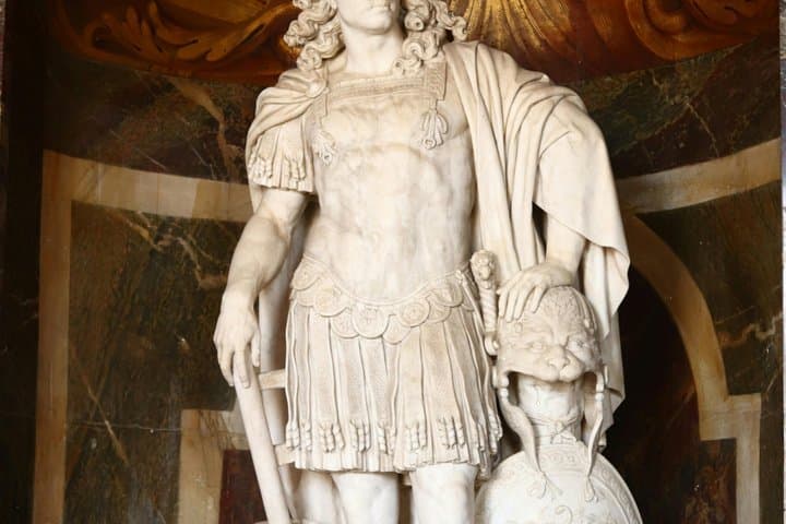 Discover Versailles: Palace & Gardens Guided Tour 18-guests Max