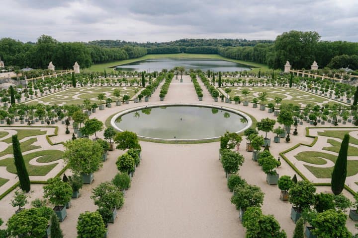 Discover Versailles: Palace & Gardens Guided Tour 18-guests Max