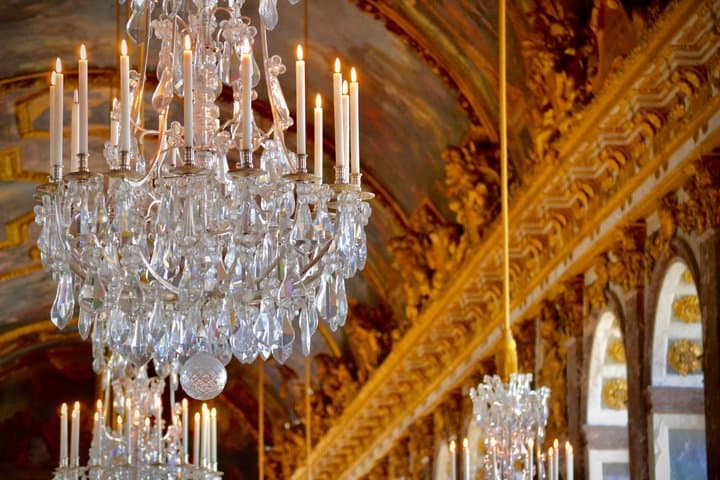 Discover Versailles: Palace & Gardens Guided Tour 18-guests Max