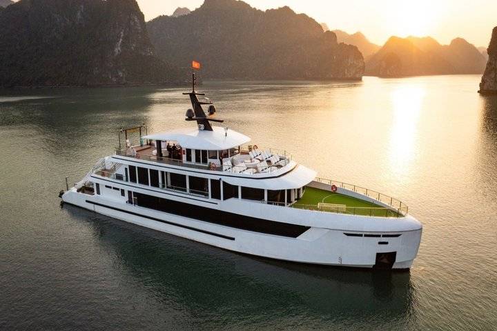 Overnight cruise, Ha Long Bay