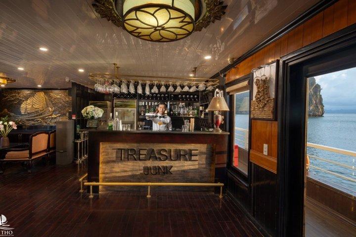 2-Day Hidden Gem in Bai Tu Long Bay with Treasure Junk Cruise