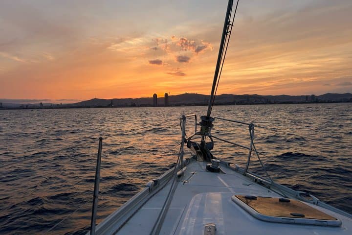 Private Sunset Sailing Trip in Barcelona with Drinks and Snacks