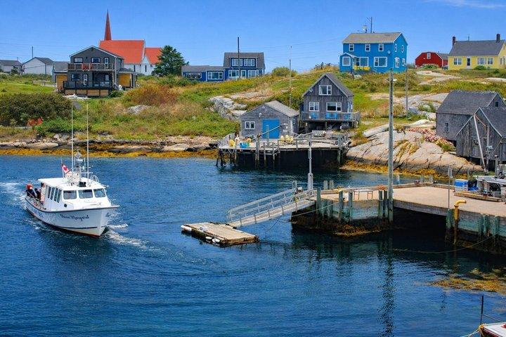 Private Peggy’s Cove and Halifax Highlights Guided Tour
