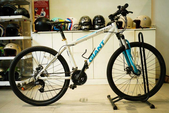 Classic Rental Bike in Siem Reap City Bike, Giant, Titanium