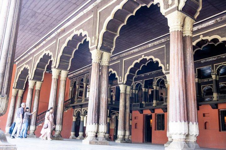 Bangalore Historical Walk to Palace Temples Fort and Market