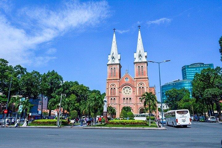 Explore Saigon Highlights and China Town