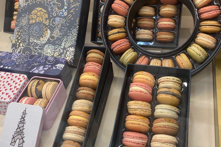 Chocolate and pastry tour in the Marais / optional perfume exp.