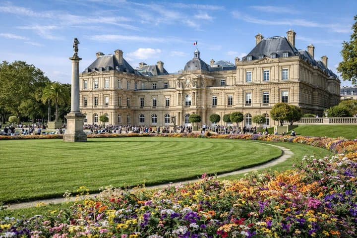 Paris Saint-Germain Private Tour: Hidden Gems, Cafés & History