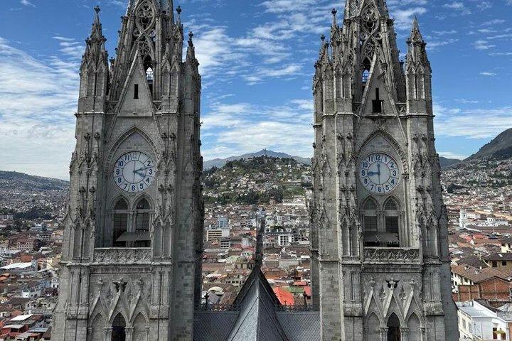PRIVATE City Tour: Quito Colonial, Half the World and Cable Car