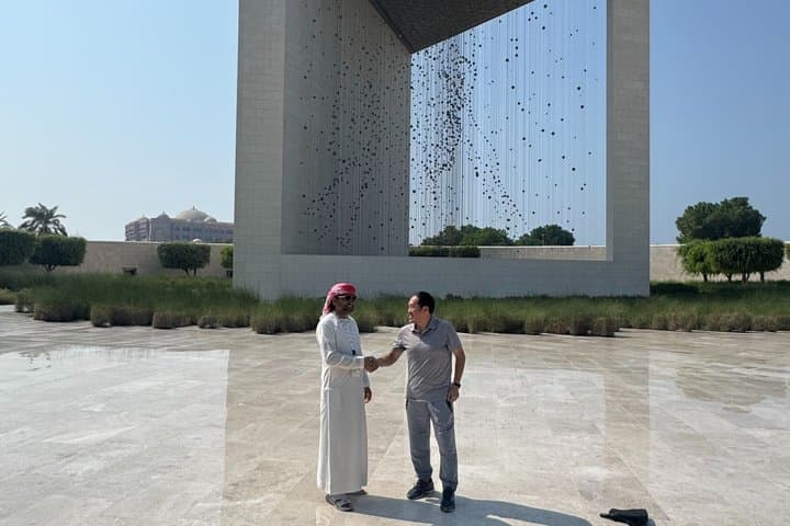Abu Dhabi Tour from Dubai: Grand Mosque & City Key Attractions