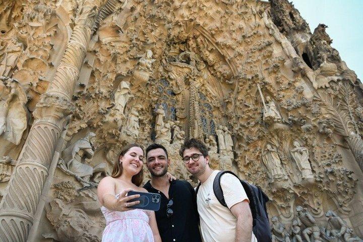 Sagrada Família Semi Private Tour with Fast Entry