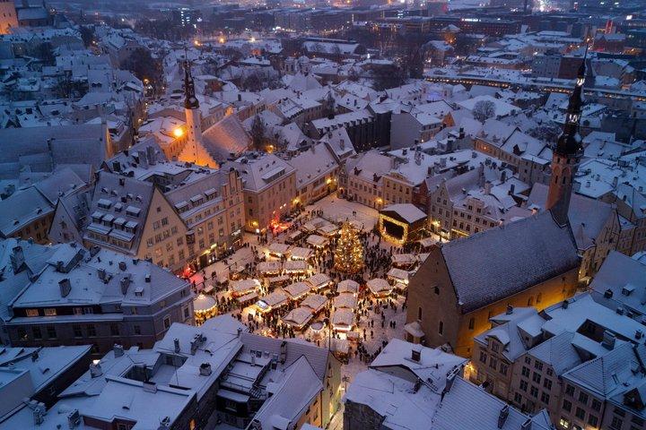 Tallinn Guided Sightseeing Tour with Premium Car