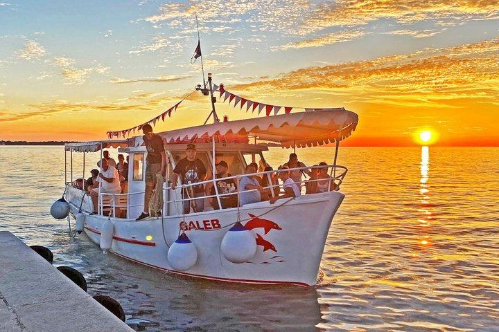 Sunset Boat Tour with unlimited wine,drinks & Music at Stari Grad