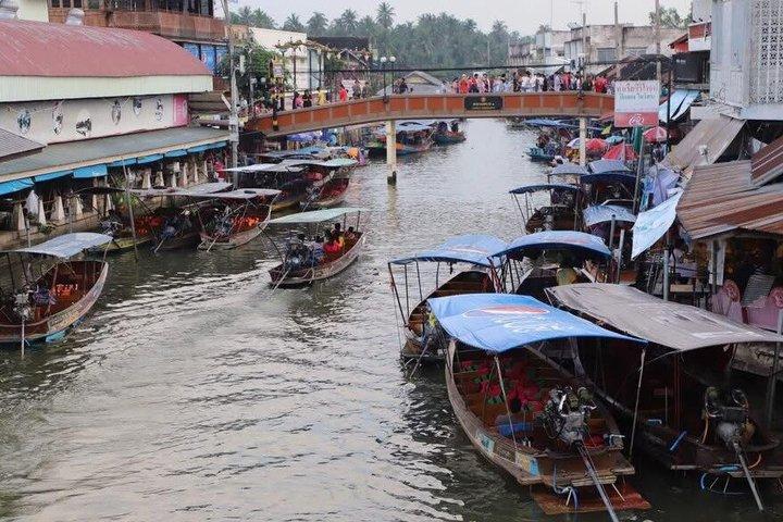 Private Maeklong Amphawa Floating Market Fireflies Evening Tour