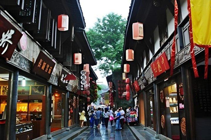 Chengdu Panda Base and City Highlights Private Tour