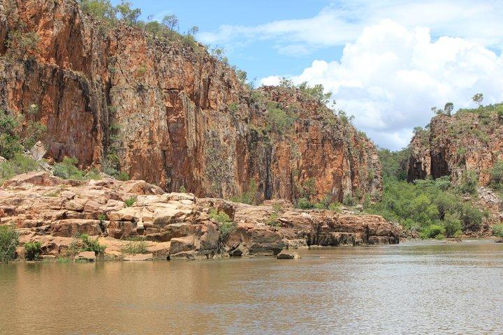 One Gorge Cruise with Rock Art (1.5-Hour)