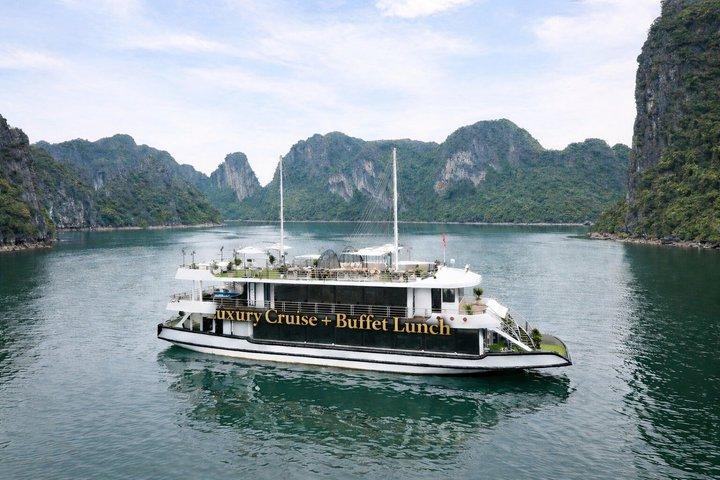 Hanoi: Ha Long Bay Day Cruise with Lunch, Cave & Kayaking