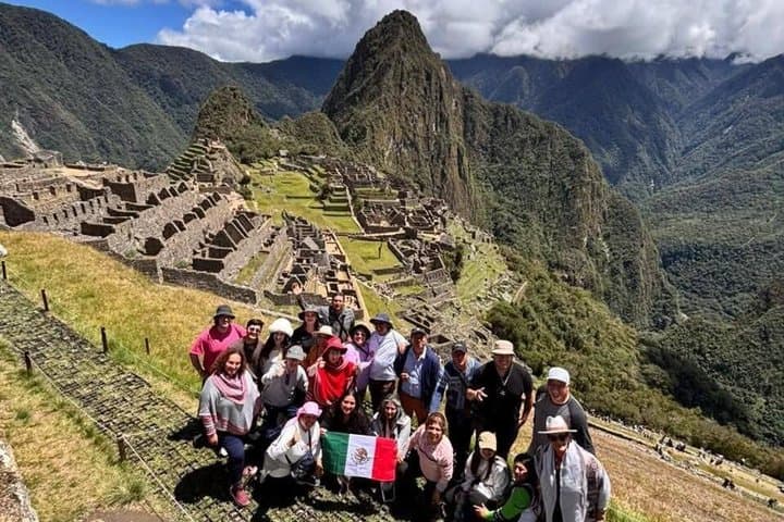 Machu Picchu Tour from Cusco with Income Included