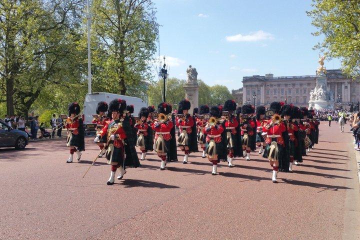 Changing the Guard & Buckingham Palace, Small Group Tour