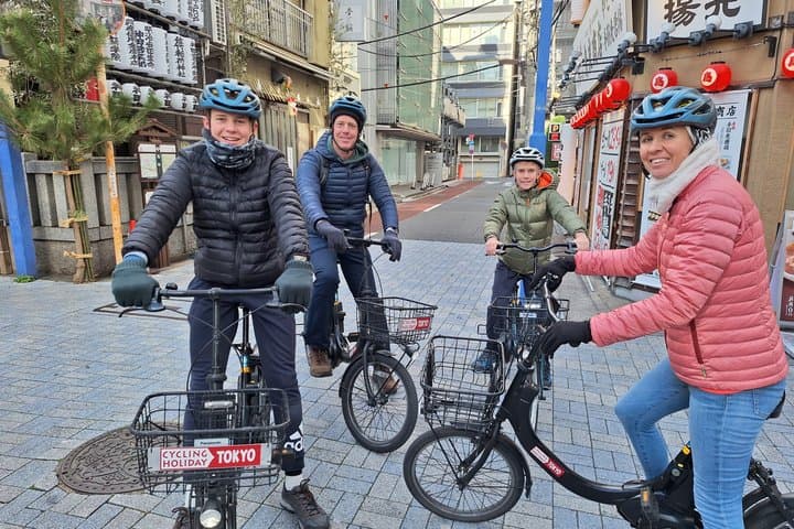 Asakusa Ryogoku and Local Streets Tokyo E-Bike Tour