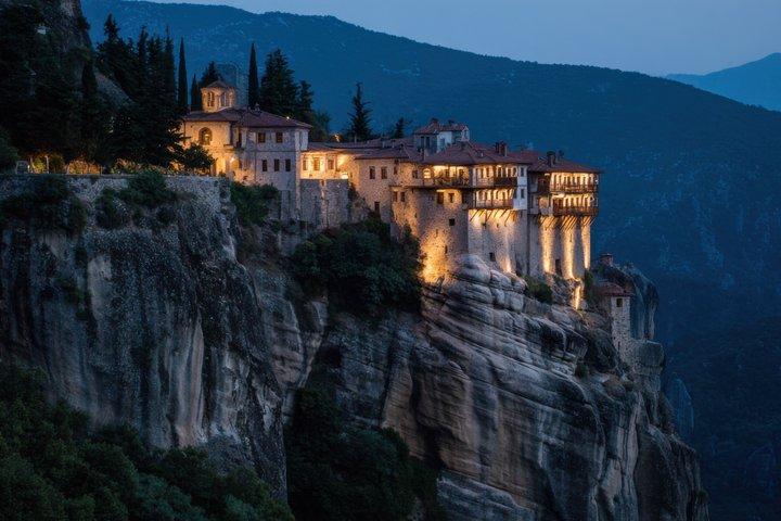 Mercedes Private Tour to Meteora Monasteries