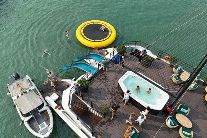 Hanoi: Luxury Catamaran Cruise in Ha Long & Lan Ha Bay