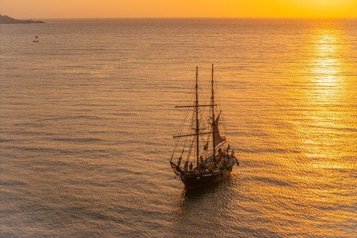 Cartagena, CO: Sunset Skyline Bay Tour on a Pirate Boat + Drinks