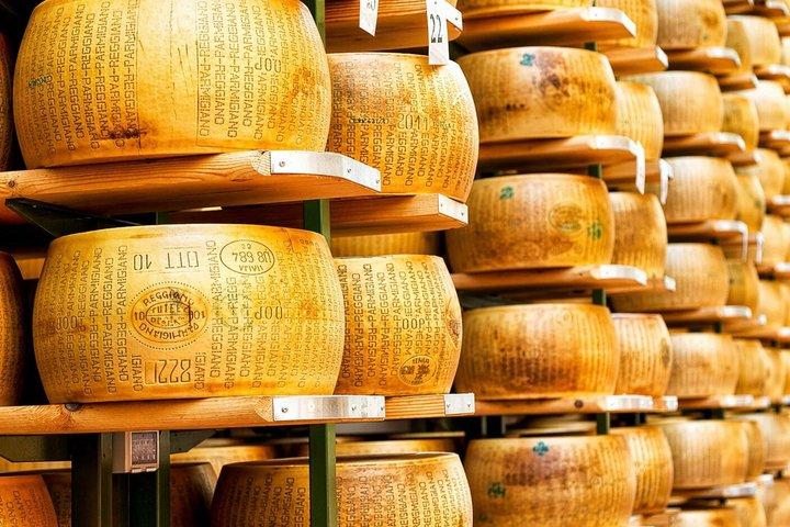 Parmigiano-Reggiano Cheese Factory Small group Tour From Parma