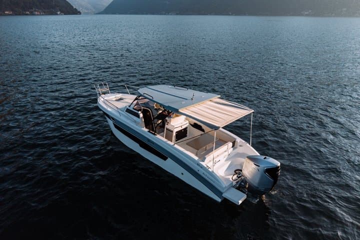 Private Boat Tour on Lake Como: Prosecco and Villas