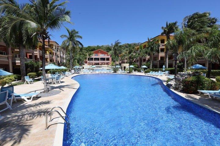 Roatan Infinity Bay Resort and Spa Day Passes at West Bay Beach