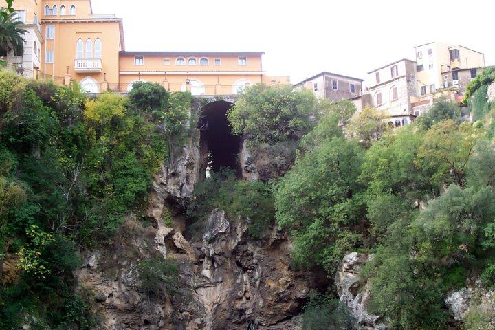 Private Day Trip to Villa d Este and Villa Gregoriana from Rome