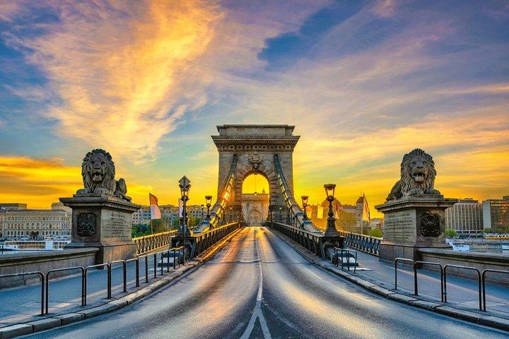 Private Vienna to Budapest Day Trip with Luxury Transfer